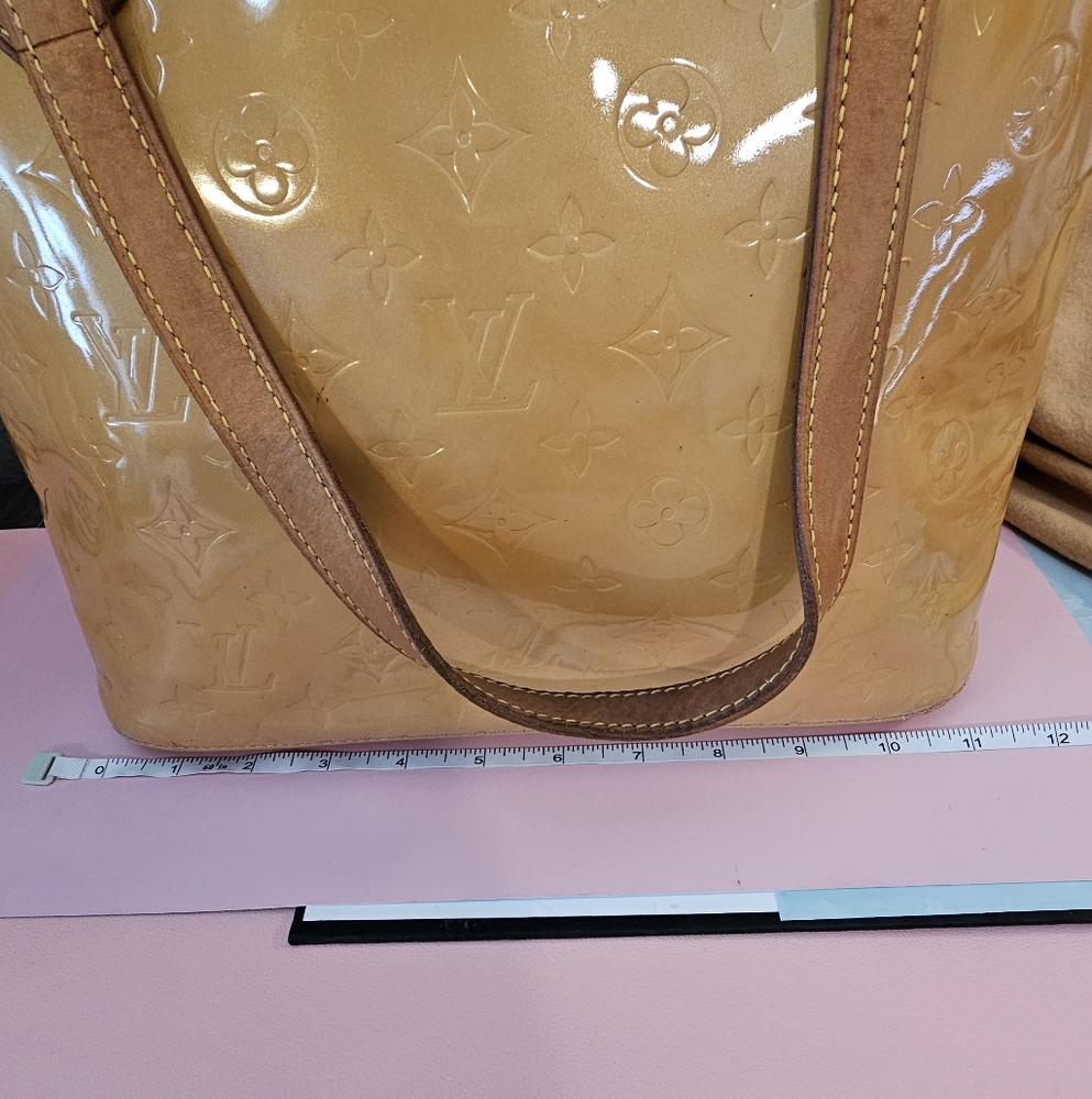 👜Louis Vuitton Vernis Houston Logo Embossed Tote Bag 🏵 - Picture 12 of 17